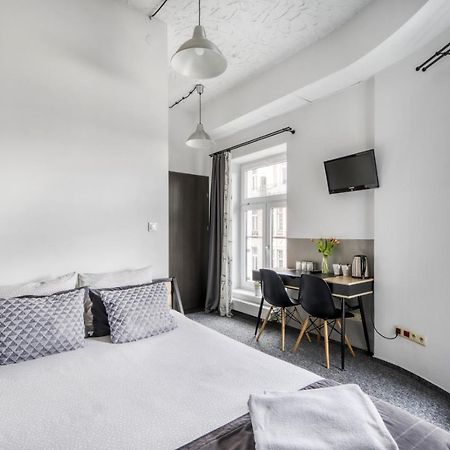 Mish Mash Nowogrodzka Hostel Varsó Kültér fotó