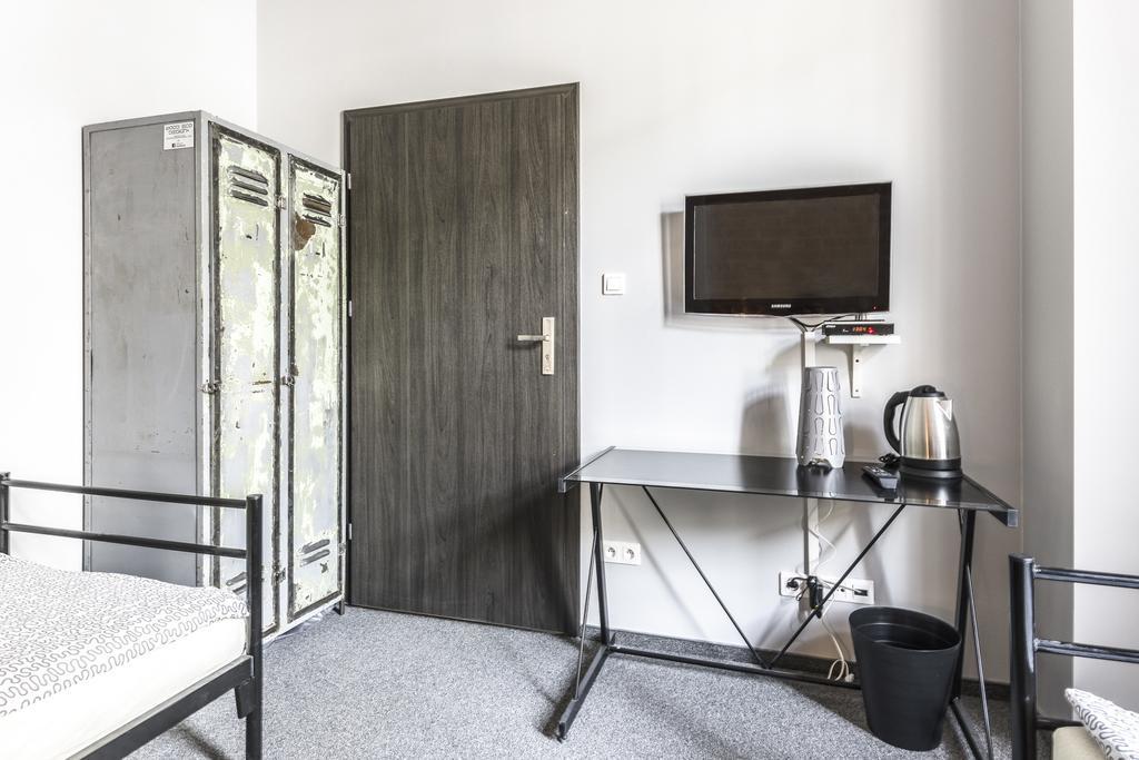 Mish Mash Nowogrodzka Hostel Varsó Szoba fotó