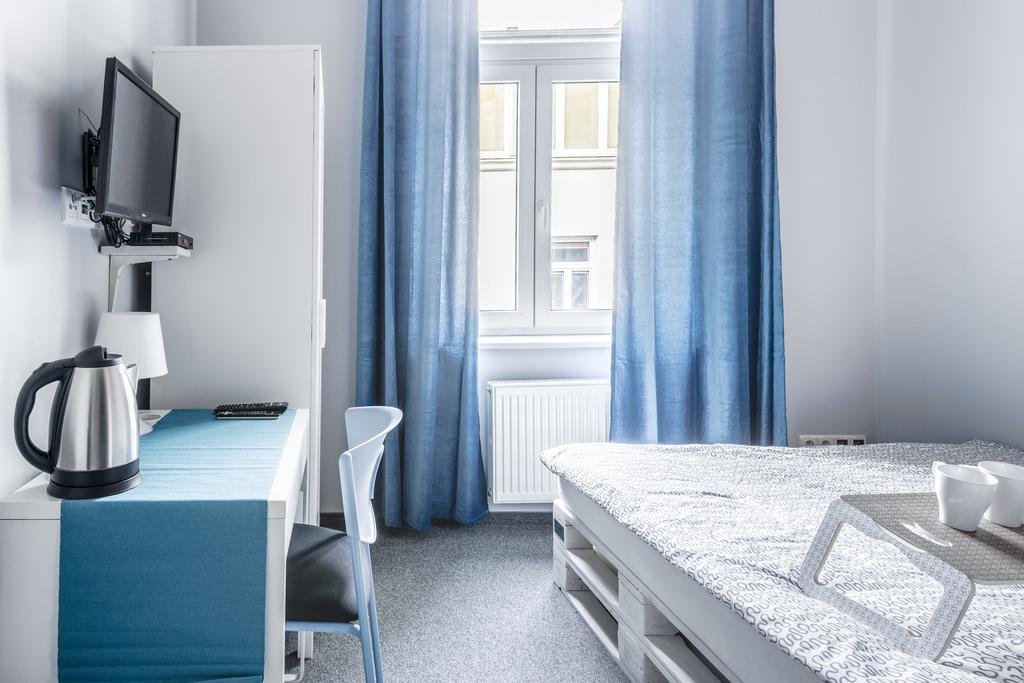 Mish Mash Nowogrodzka Hostel Varsó Szoba fotó
